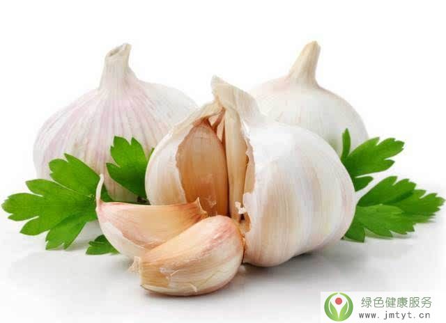 男性堅持早上生吃幾瓣大蒜,這些好處你會喜歡的